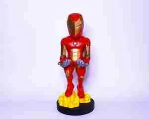 Resultado final: figura de Iron Man sobre fondo blanco bien iluminada